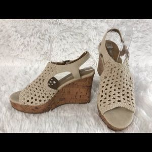 Hot Tomato canvas upper/cork platform. Stylish-Excellent used condition. SZ 8.5